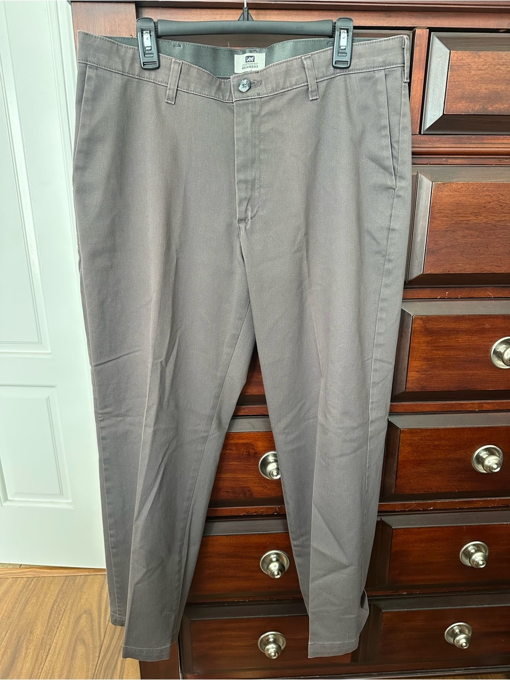 Me s Lee 36 x 29 gray straight leg relaxed fit chino style pant